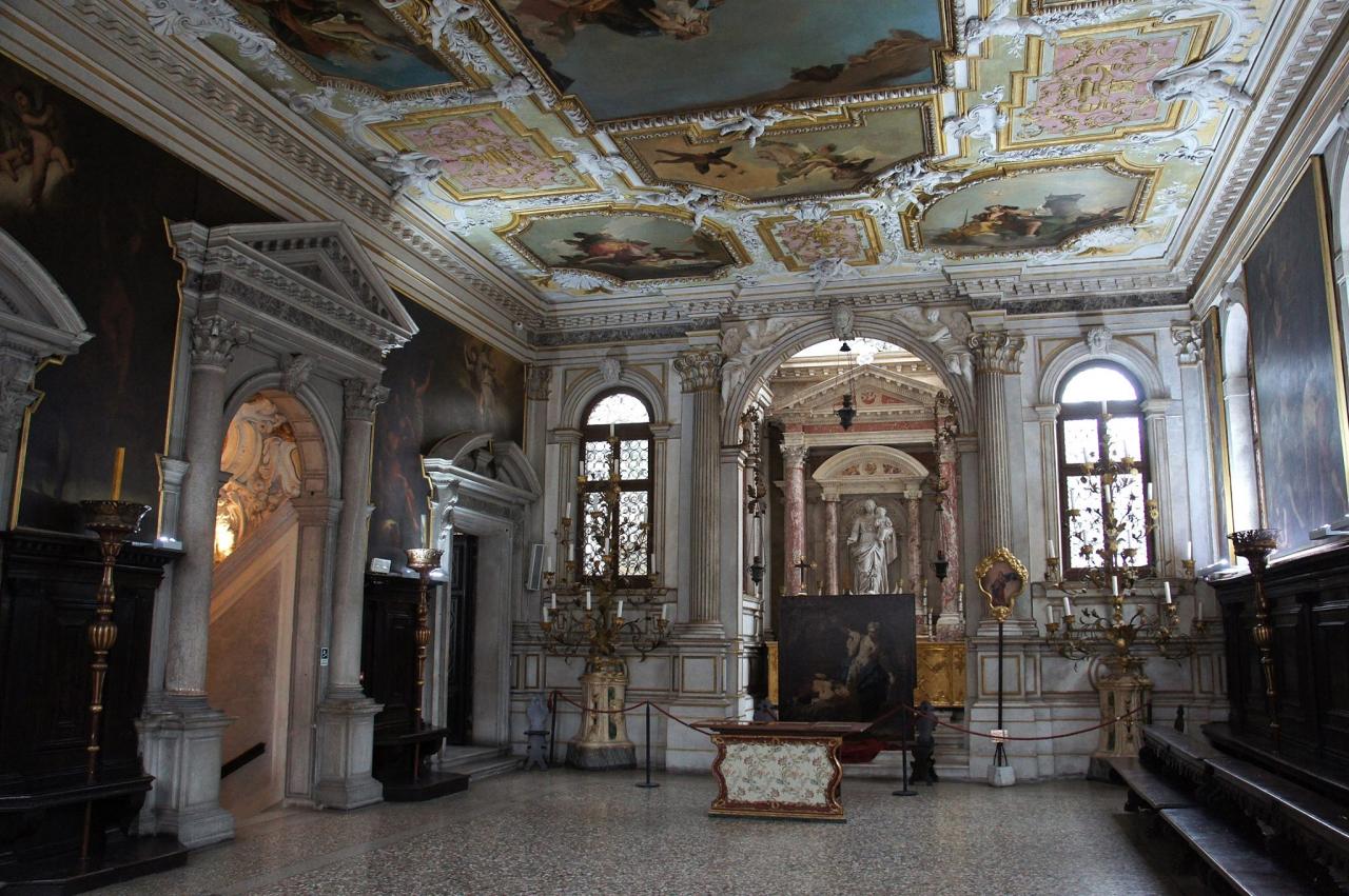 La Scuola grande dei Carmini: la sala capitolare