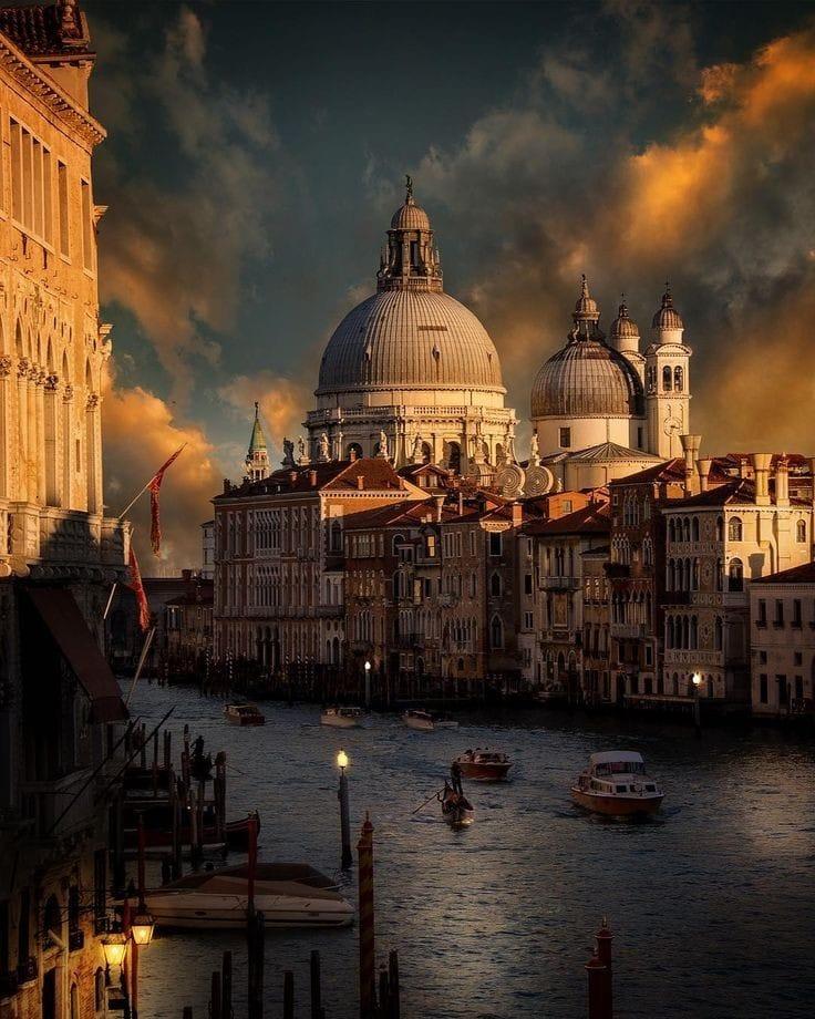 Basilica della salute al tramonto