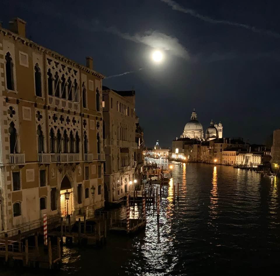 basilica della salute, di notte con la luna