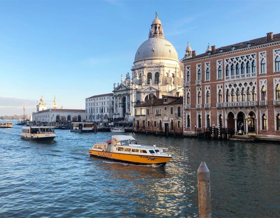 chiesa della madonna della salute vista dal canal grande