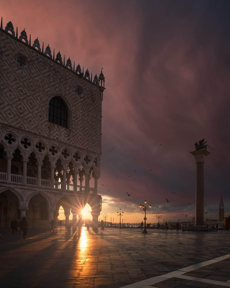 palazzo ducale all'alba