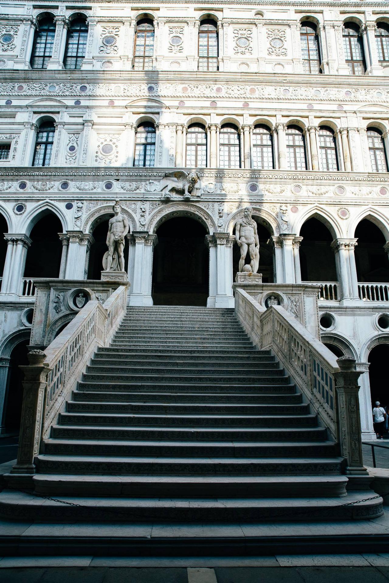 scala dei giganti a palazzo ducale