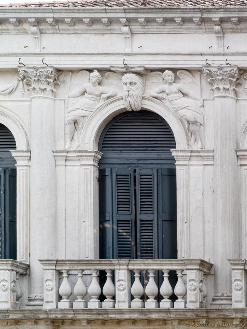 Palazzo Loredana a Campo San Stefano Palazzo Loredana a Campo San Stefano
