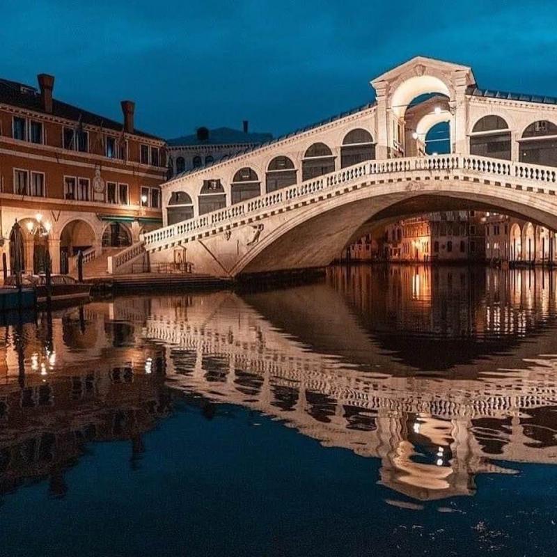 Ponte di Rialto Il ponte di Rialto a Venezia