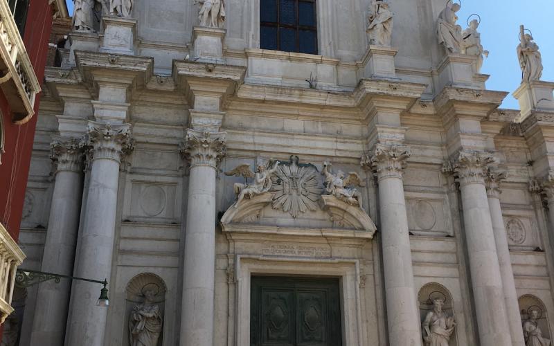 La facciata della chiesa dei Gesuiti