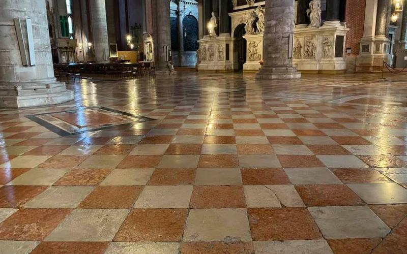 La Chiesa di San Giovanni e Paolo a Venezia, pavimenti della navata