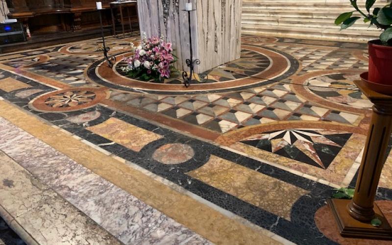 Chiesa di San Pantalon i Pavimenti dell'altare ristrutturati