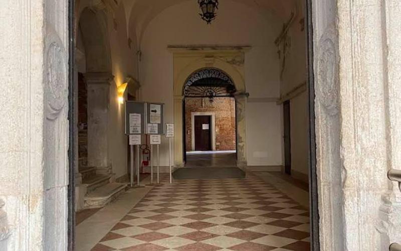 Convento della Chiesa di Santo Stefano, passaggio per il secondo chiostro 