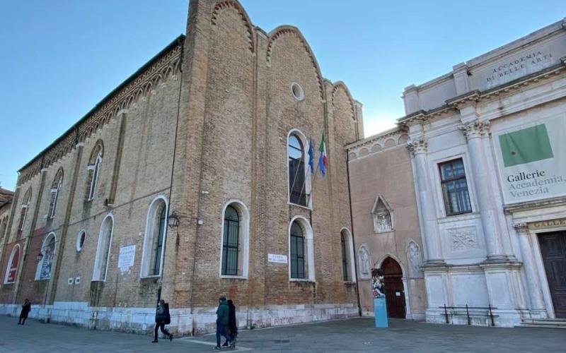 Chiesa della Carità, facciata esterna e lato verso canal grande