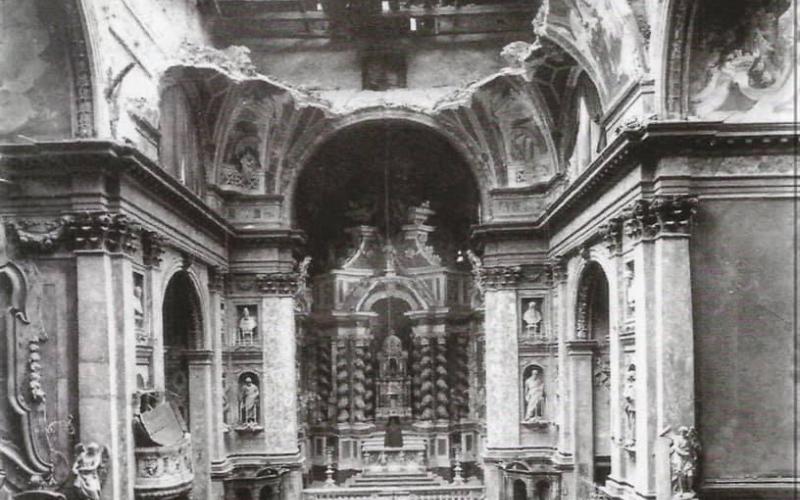 Interno della Chiesa degli scalzi con l'affresco distrutto