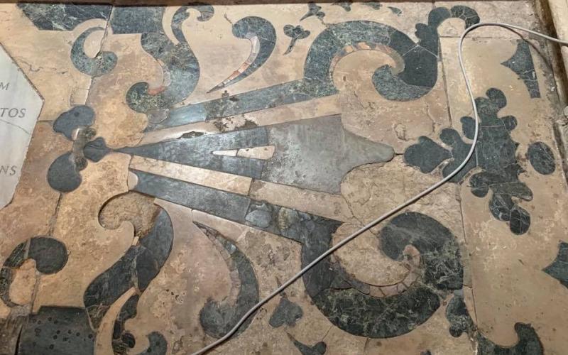 Decori pavimentali in una cappella laterale della Chiesa degli Scalzi