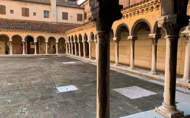Chiostro della Chiesa di San Michele in Isola a Venezia