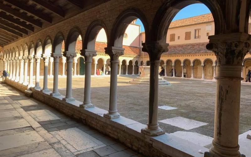 Chiostro della Chiesa di San Michele in Isola a Venezia