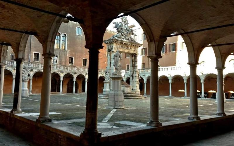 Chiostro del convento dei Frari a Venezia