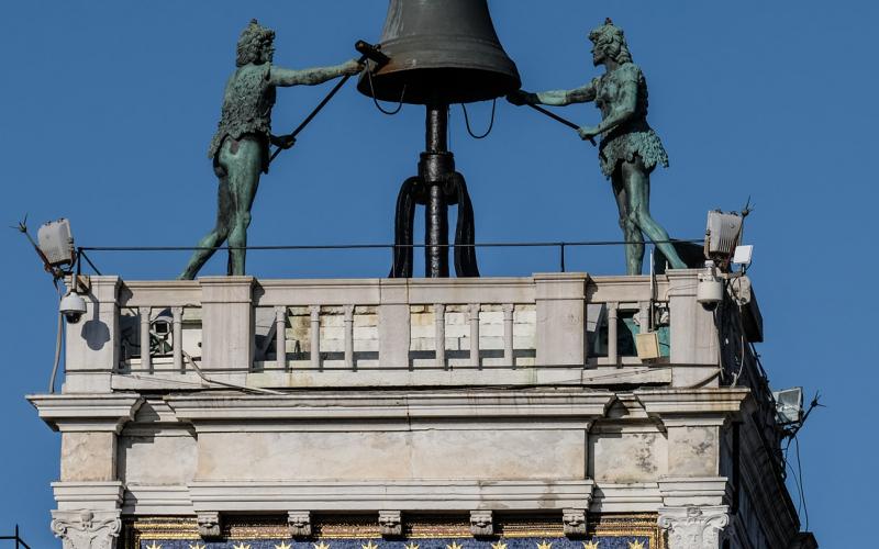 Mauro Codussi, la torre dell'orologio, la campana ed i due mori