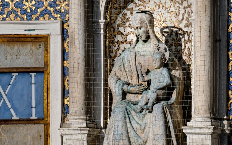 Mauro Codussi, la torre dell'orologio: la scultura della madonna