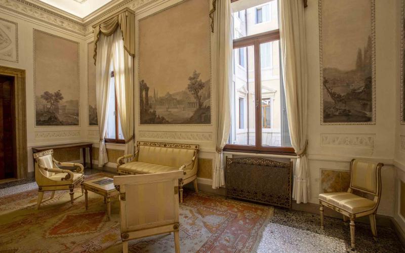 Palazzo Dolfin Manin, gli interni