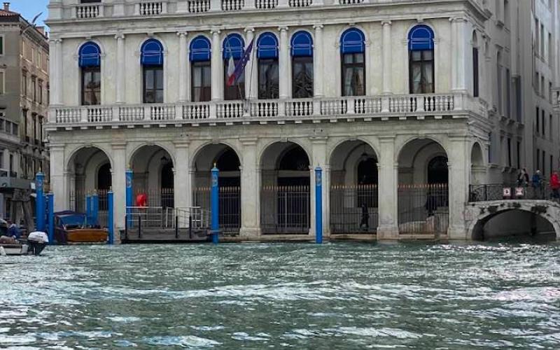 Palazzo Dolfin Manin, la facciata dalla riva del vin 