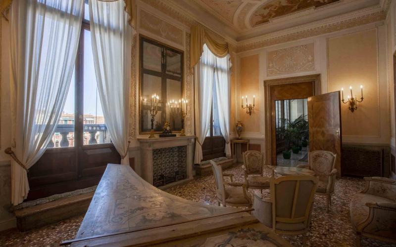 Palazzo Dolfin Manin, gli interni