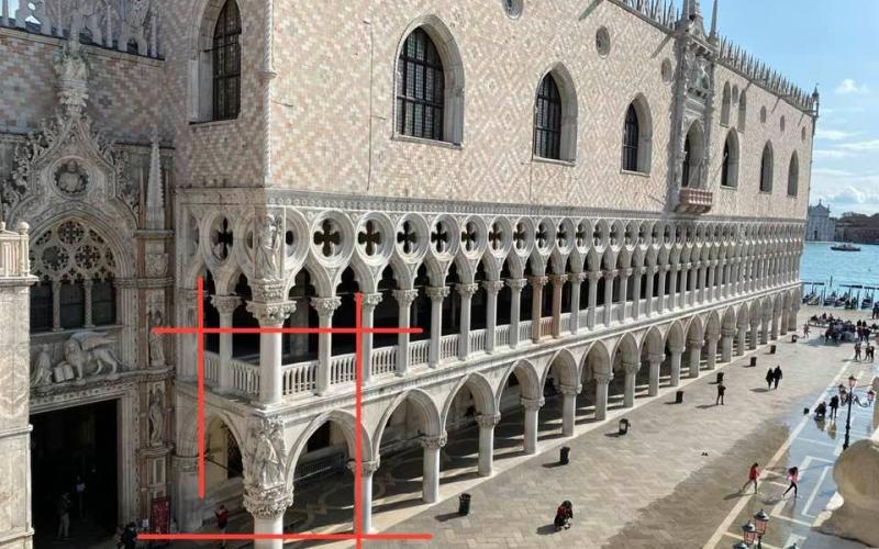 Palazzo Ducale, il Giudizio di Salomone, scultura: posizione