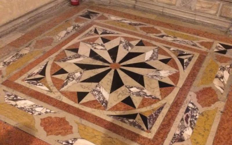 Pianerottoli in marmo intarsiato a Palazzo Ducale, Venezia