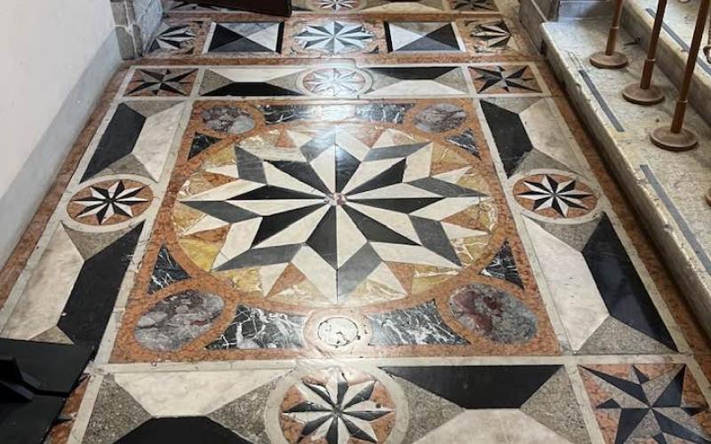 Palazzo Labia, I pianerottoli in marmo intarsiato