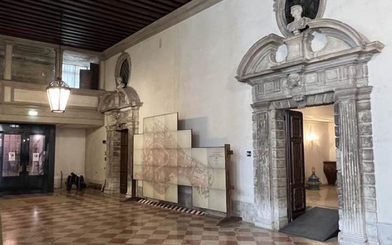 Palazzo Labia, il portego con i portali