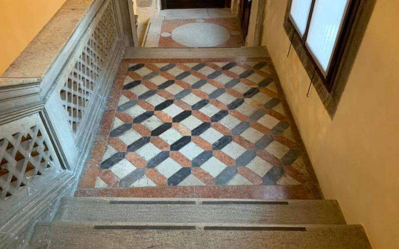 Palazzo Loredan a Venezia: Pianerottolo dello scalone