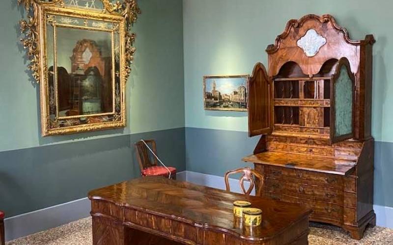 Palazzo Querini Stampalia, lo studio con la scrivania in noce