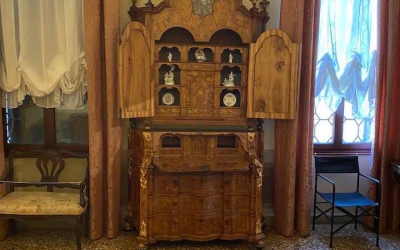 Palazzo Querini Stampalia, la stanza del tavolo da gioco: il mobile secretaire