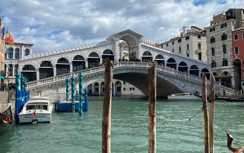 Ponte di Rialto, Venezia, vista dalla riva del vin