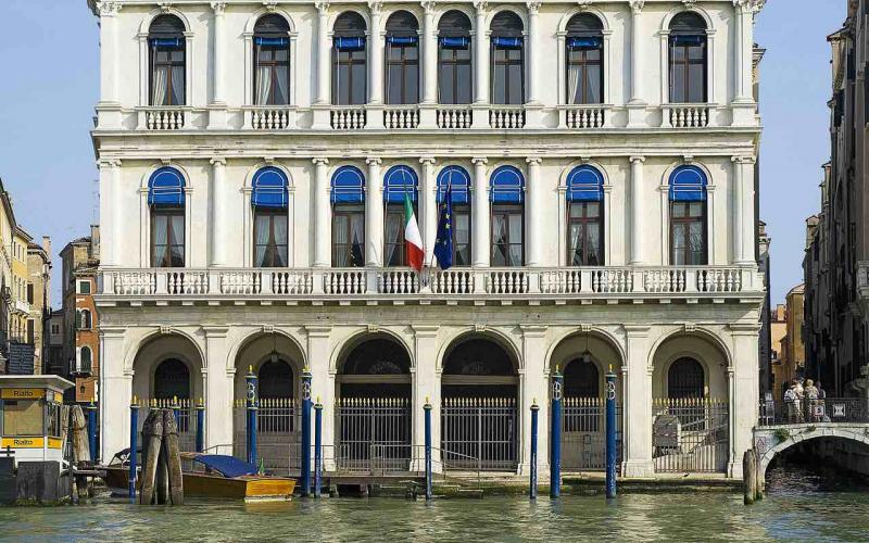 Palazzo Dolfin Marin sul canal grande, la facciata