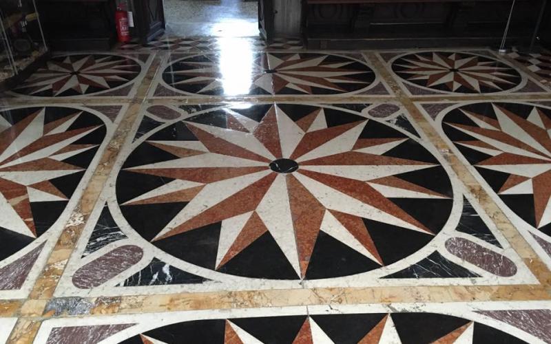 La Scuola grande dei Carmini a Venezia, i pavimenti