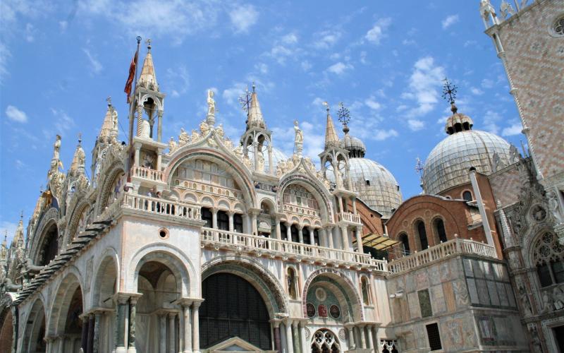 Basilica vista dalla piazzetta