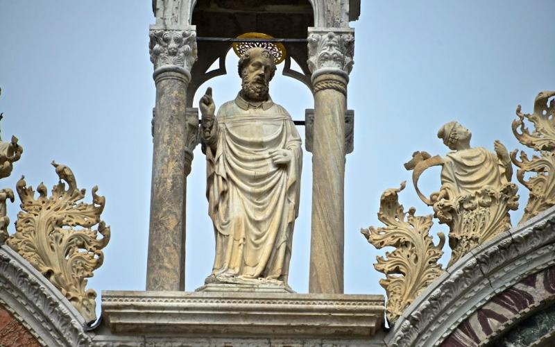 Basilica di San Marco, facciata sud, statua