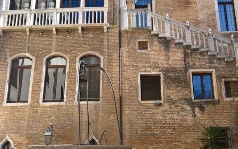 Ca' Foscari, il cortile piccolo: la facciata del retro 