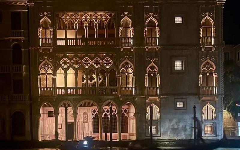 Ca d'oro, foto della facciata dal Canal Grande di notte