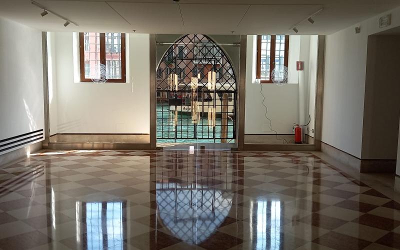Ca' foscari, portego del piano terra con vista su canal grande