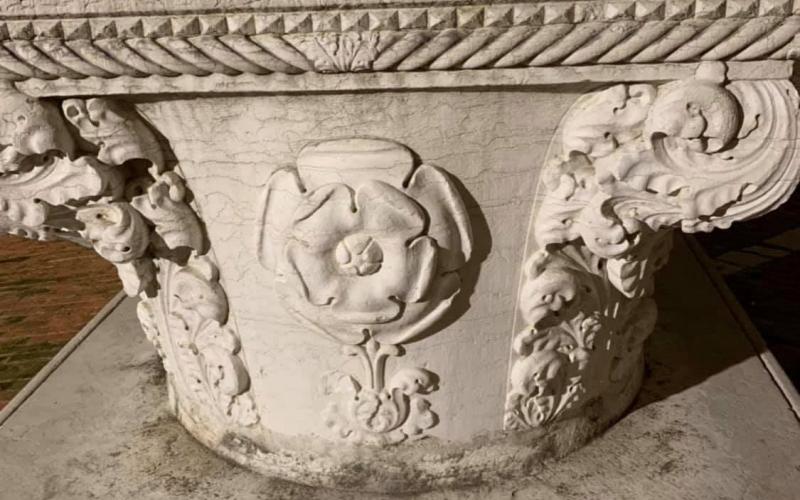Ca' Foscari, il cortile piccolo: la vera da pozzo 