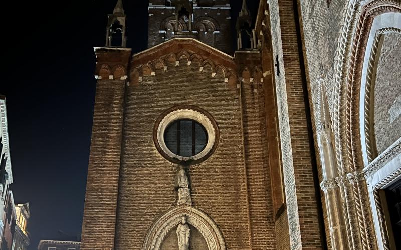 Chiesa dei Frari, di notte