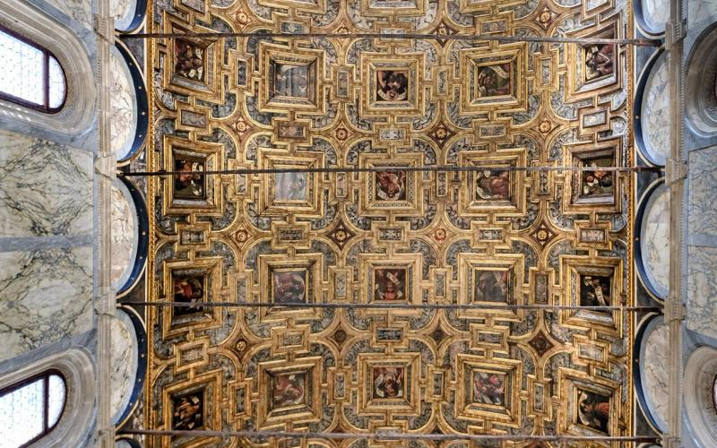 Chiesa dei Miracoli, Venezia: vista del ricco soffitto decorato 