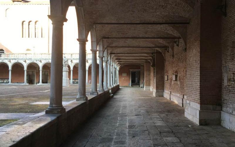 Chiostro del convento dei Frari a Venezia