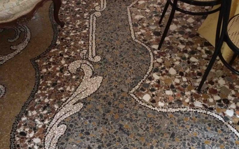 Ca Zanardi, i pavimenti alla veneziana decorati nel salone