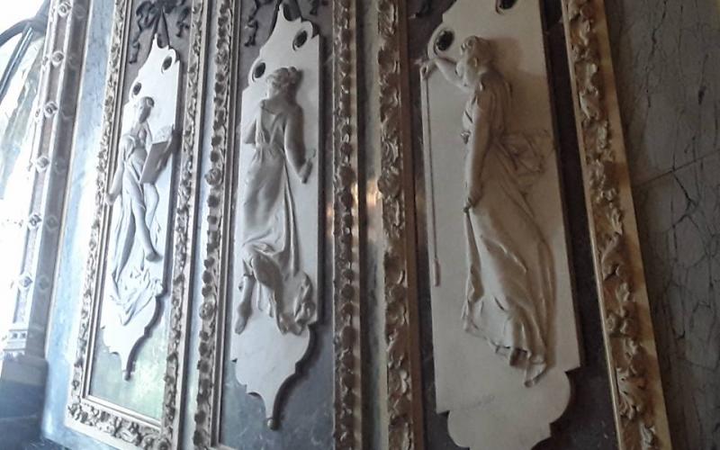 Le pareti dello scalone di Palazzo Cavalli Franchetti a Venezia