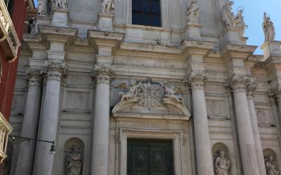 La facciata della chiesa dei Gesuiti