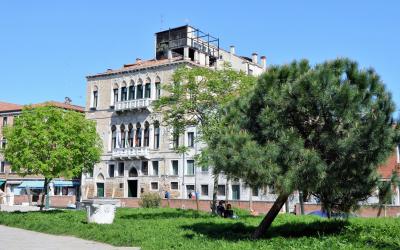 Palazzo Barbarigo Nani, facciata